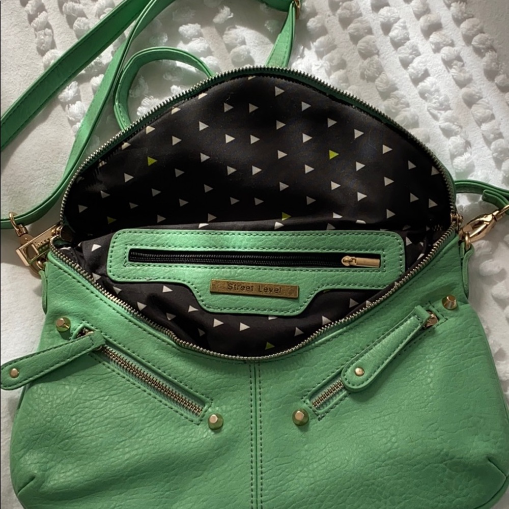 Spring green purse - Picture 3 of 3